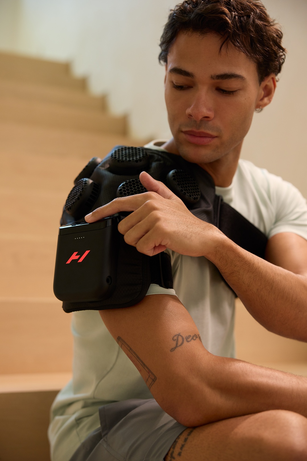 Hyperice Contrast 2 Shoulder - Image 5